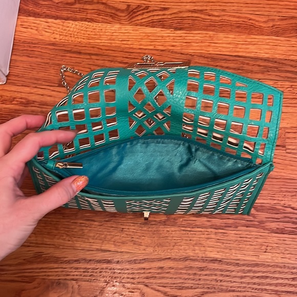 Teal Crossbody Caged Clutch with Detachable Strap - Picture 4 of 5